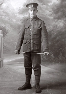 Images Dated 13th February 2017: Studio photo, young man in UOTC uniform, WW1