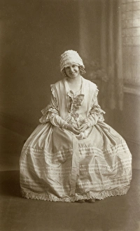Images Dated 31st March 2017: Studio portrait, young woman in historical costume