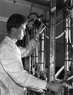 Images Dated 12th May 2011: Studying Liquid Flow