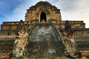 Images Dated 25th November 2012: Stupa, Wat Chedi Luang temple, Chiang Mai