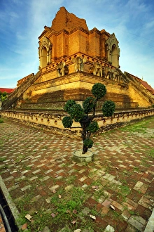 Images Dated 25th November 2012: Stupa, Wat Chedi Luang temple, Chiang Mai