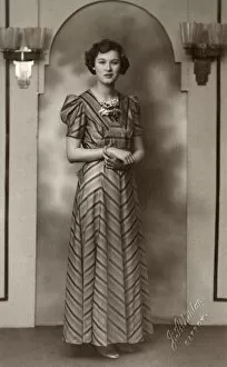 Zig Zag Collection: Stylish Woman - Barrow - 1920s
