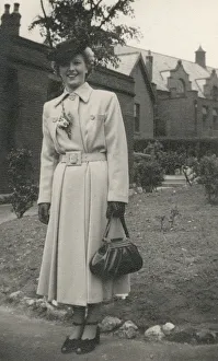 Images Dated 1st March 2019: Stylish woman in an elegant coat and handbag