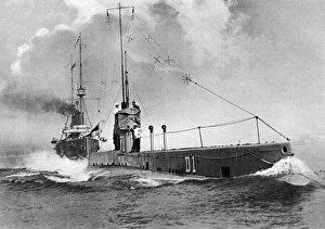 Drake Gallery: Submarine D 1 with HMS Drake in her wake