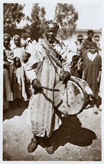 Images Dated 13th June 2017: Sudanese musician with drum in Morocco