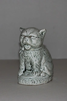 Images Dated 17th October 2013: Suffragette Votes for Women Ceramic Cat