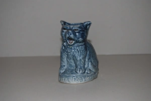 Images Dated 17th October 2013: Suffragette Votes for Women Ceramic Cat