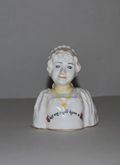 Images Dated 17th October 2013: Suffragette Votes for Women Crested Figurine