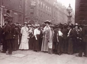 Suffrage Collection: Suffragettes Gathered at Bow Street