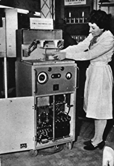Images Dated 30th March 2004: Suggestions for the homes of tomorrow: High frequency cooker