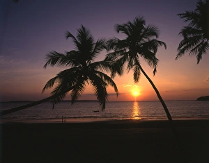 Images Dated 17th March 2017: Sunset on the sea, Agonda Beach, Goa, India