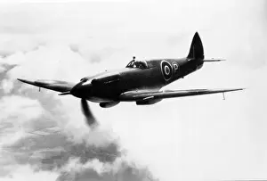 Supermarine Seafire XV 2nd prototype NS490 aloft