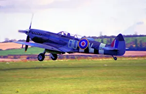 Supermarine Spitfire T Mk. IX G-LFIX - ML407