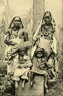 Images Dated 7th August 2018: Swahili women and children, East Africa