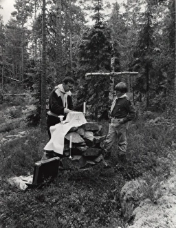 Swede Gallery: Swedish Scouts building an altar