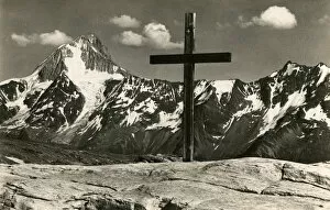 Images Dated 23rd February 2016: Swiss Alps - Wooden Cross in Mountains - Switzerland