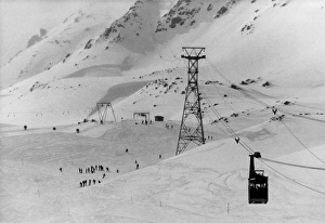 Images Dated 25th July 2011: Swiss Skiing Scene