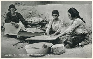Images Dated 26th February 2019: Syrian Women preparation preparing flat bread