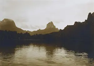 Polynesia Prints: Tahiti - Coastal scene with Palm Trees / Mountains