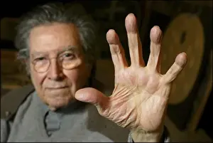 TAPIES, Antoni (1923-2012). Spanish Catalan painter