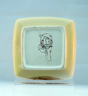 Images Dated 10th January 2013: Tea caddy - Bairnsfatherware