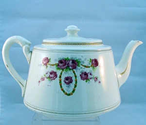 Images Dated 10th January 2013: Teapot with Flags of the World - WWI era
