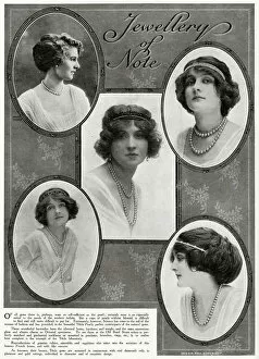 Headdresses Collection: Tecla pearls counterparts for the natural 1913