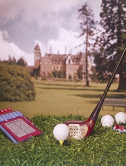 Images Dated 24th October 2011: TEEING OFF