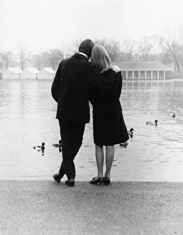 Images Dated 23rd February 2016: Teenage Couple