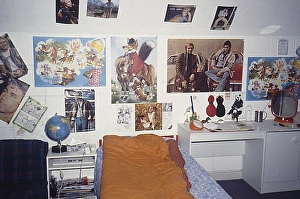 Images Dated 27th September 2012: Teenagers Bedroom