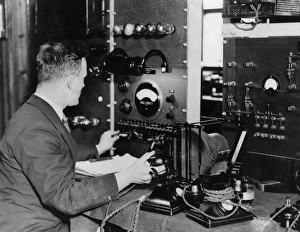 Images Dated 16th November 2015: TELEPHONE TALKIE