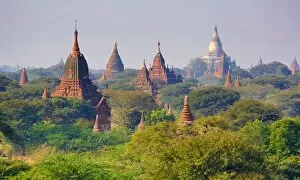 Images Dated 1st February 2016: Temples and pagodas on the Plain of Bagan, Myanmar