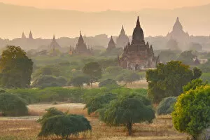 Images Dated 31st January 2016: Temples and pagodas at sunset, Plain of Bagan, Myanmar