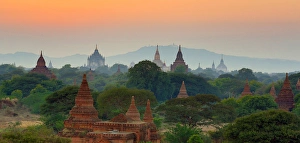 Images Dated 1st February 2016: Temples and pagodas at sunset, Plain of Bagan, Myanmar