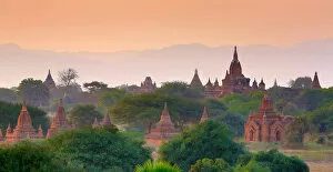 Images Dated 2nd February 2016: Temples and pagodas at sunset, Plain of Bagan, Myanmar