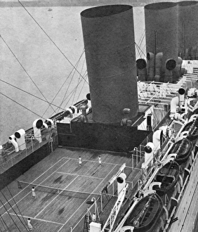 Images Dated 4th March 2011: Tennis court on board the Empress of Britain