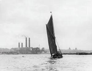 Images Dated 3rd June 2011: Thames Barge