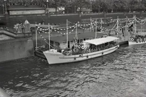 Images Dated 7th January 2020: Thames River Pleasure Steamer Golden Spray II, Westminster