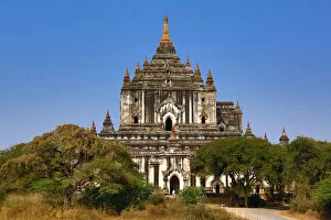 Images Dated 31st January 2016: Thatbyinnyu Temple Pagoda in Old Bagan, Bagan, Myanmar