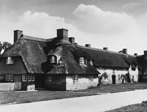 Northamptonshire Prints: Thatched Cottages 1940S