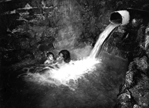 Images Dated 30th August 2011: Thermal Spring Bath