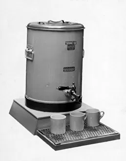Images Dated 29th March 2018: THERMAL TEA URN