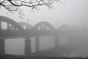 Images Dated 22nd July 2019: Thick fog on the concrete bridge over the River Dee