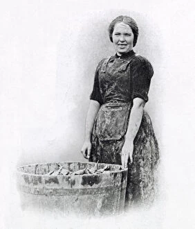 Images Dated 14th July 2021: One of the thousands of Scottish women that came to Great Yarmouth in the herring harvest