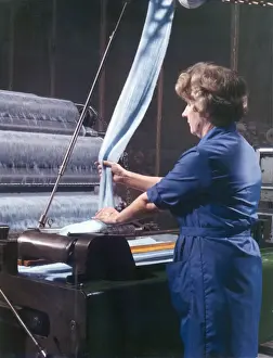 Threads entering a weaving machine