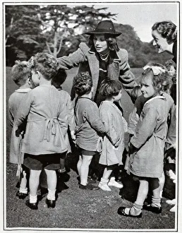 Newbury Prints: Tilly Losch and child evacuees, Highclere