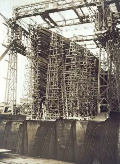 Ship Yard Collection: Titanic being Built