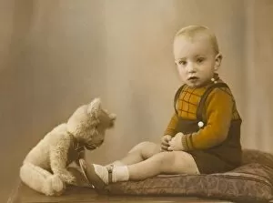 Images Dated 18th January 2008: Toddler with Teddy C1936