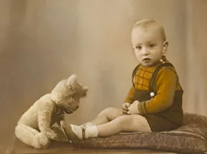 Images Dated 18th January 2008: Toddler with Teddy C1936