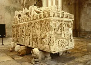 Anthropomorphic Prints: Tomb of Ines de Castro. 14th c. PORTUGAL. Alcoba确